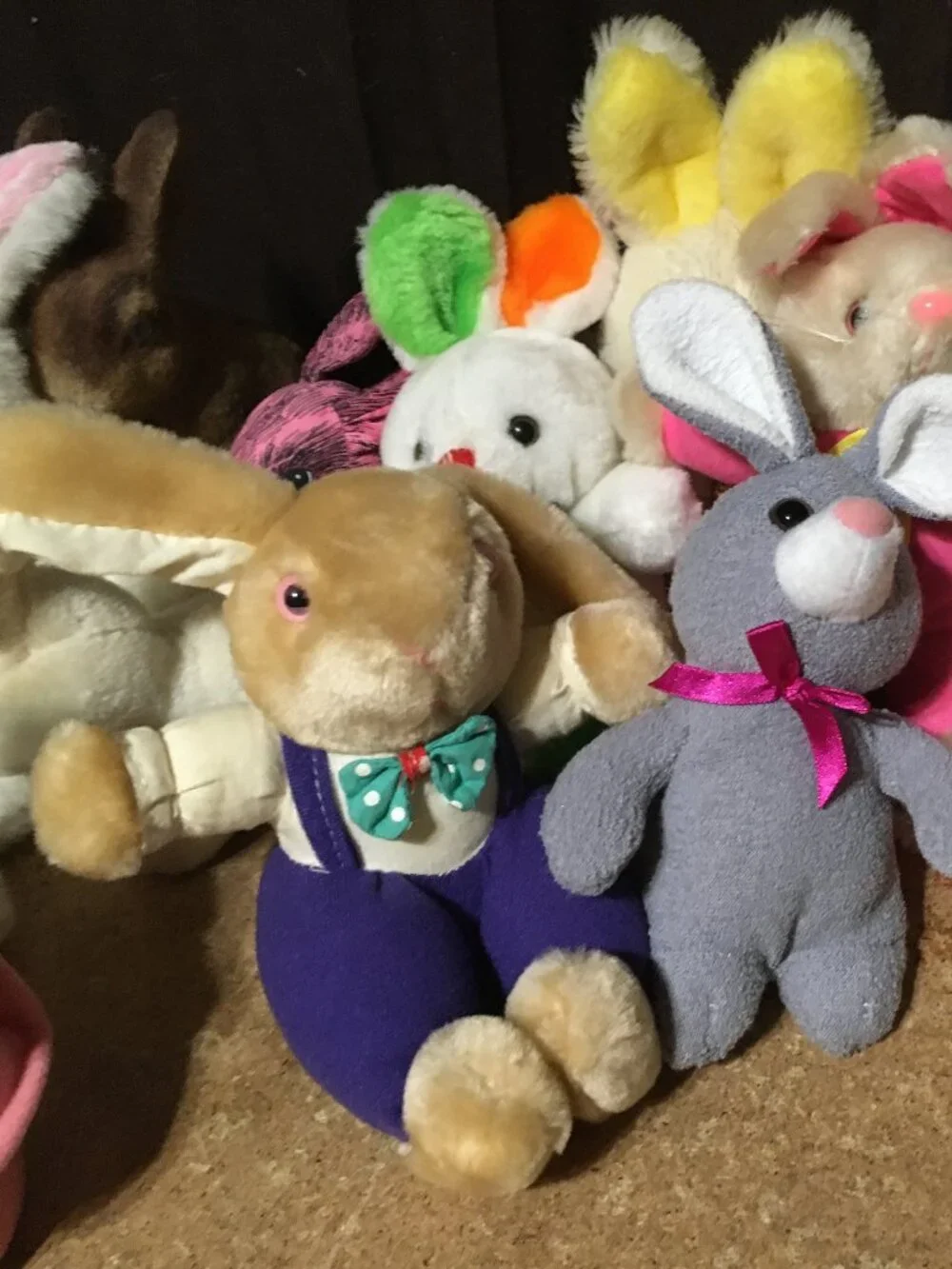 LOT OF 36 BUNNY RABBIT PLUSH BEANIE EASTER RUSS BERRIE APPLAUSE ENERGIZER BUNNY
